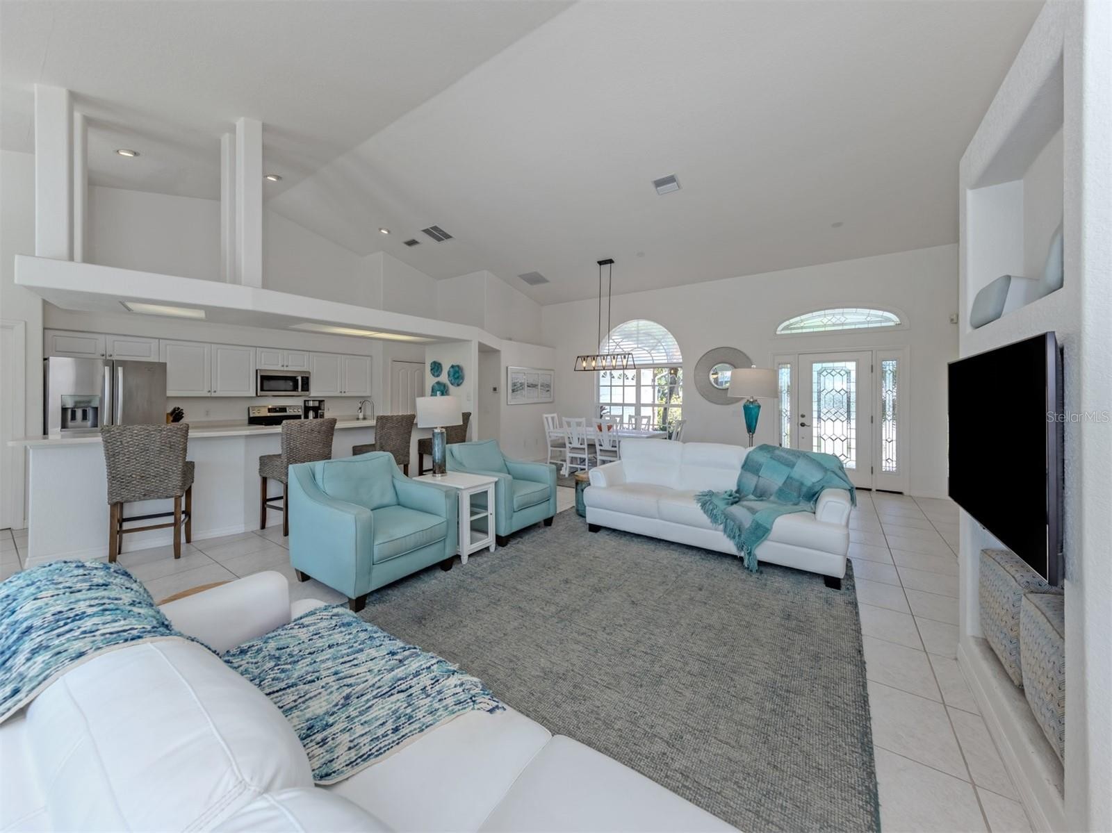 915 BALL DR