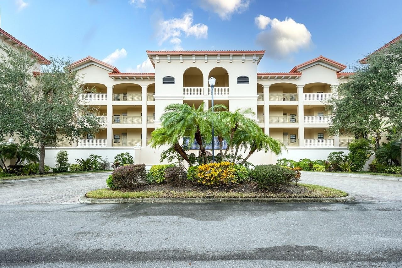 7702 LAKE VISTA CT #204