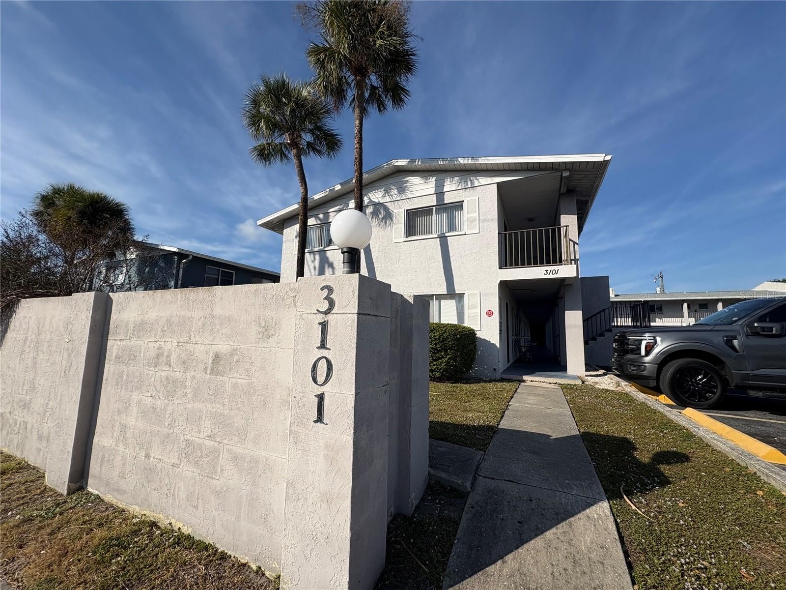 3101 BEE RIDGE RD #208