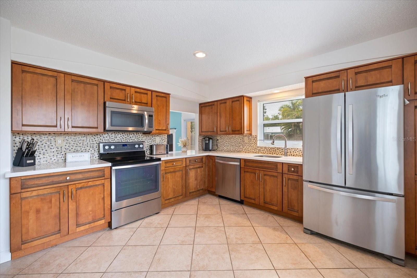 818 PLUM TREE LN