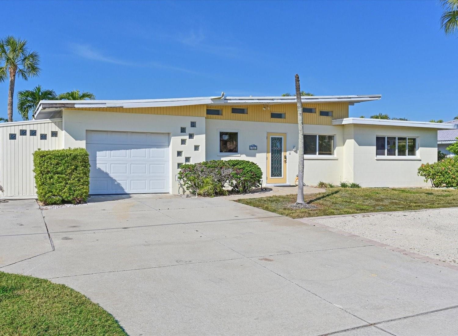 512 KEY ROYALE DR