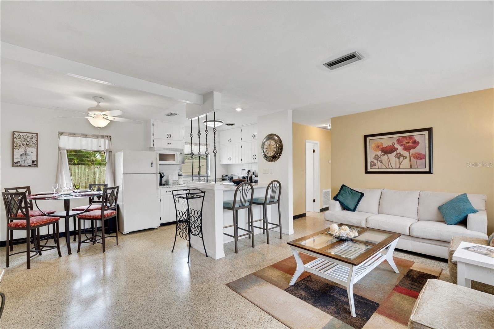 2830 SIESTA DR