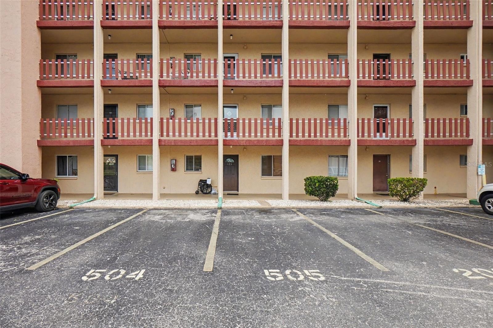 4009 LAKE BAYSHORE DR #105