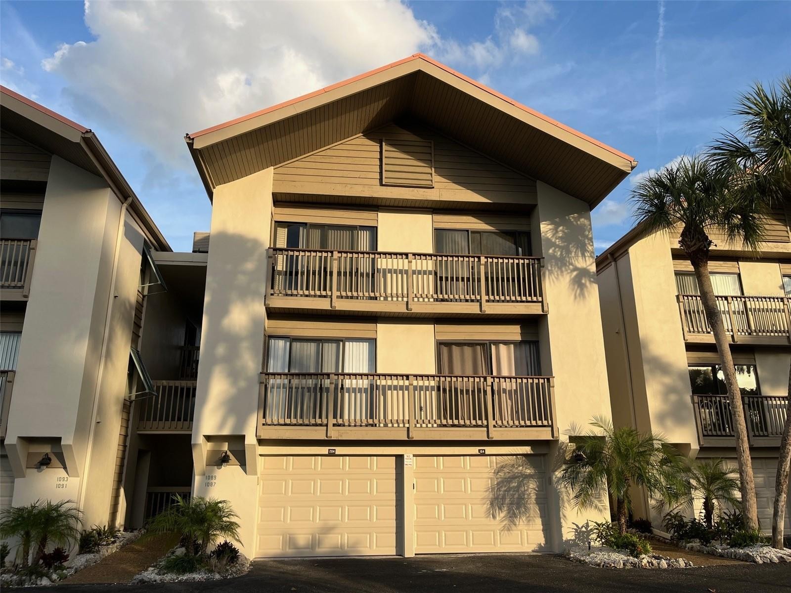 1087 LAKE HOUSE CIR #C104