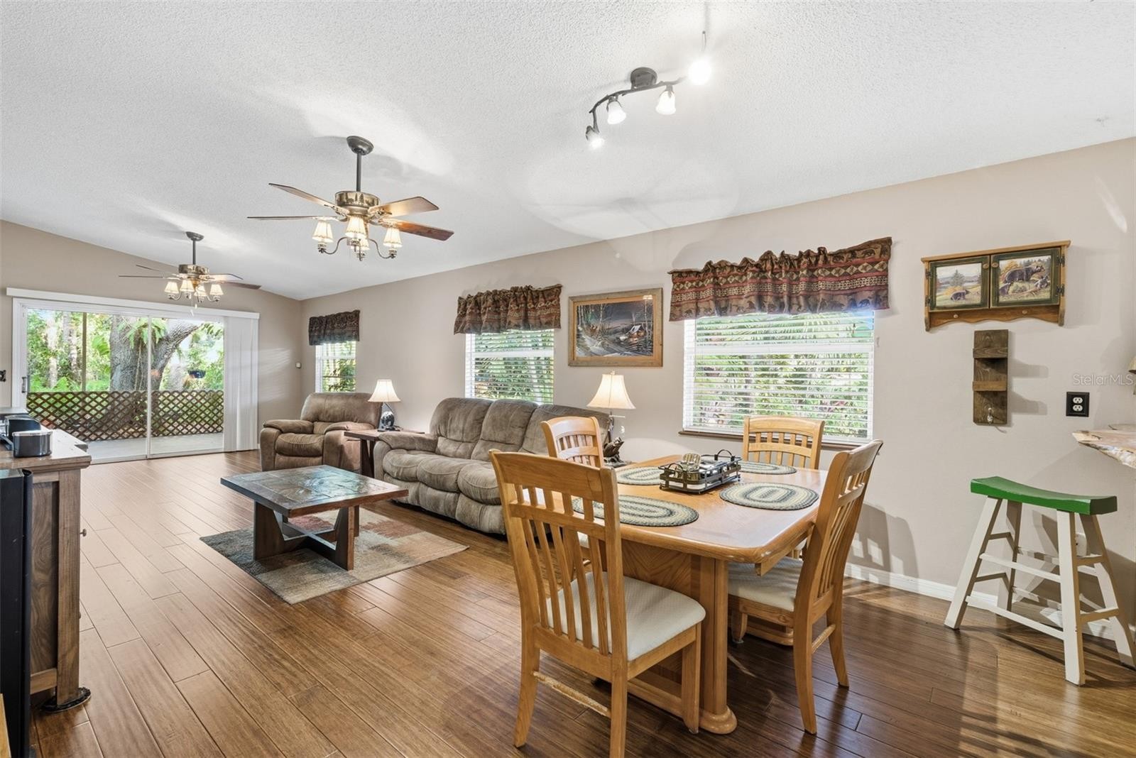 331 BEARDED OAKS CIR