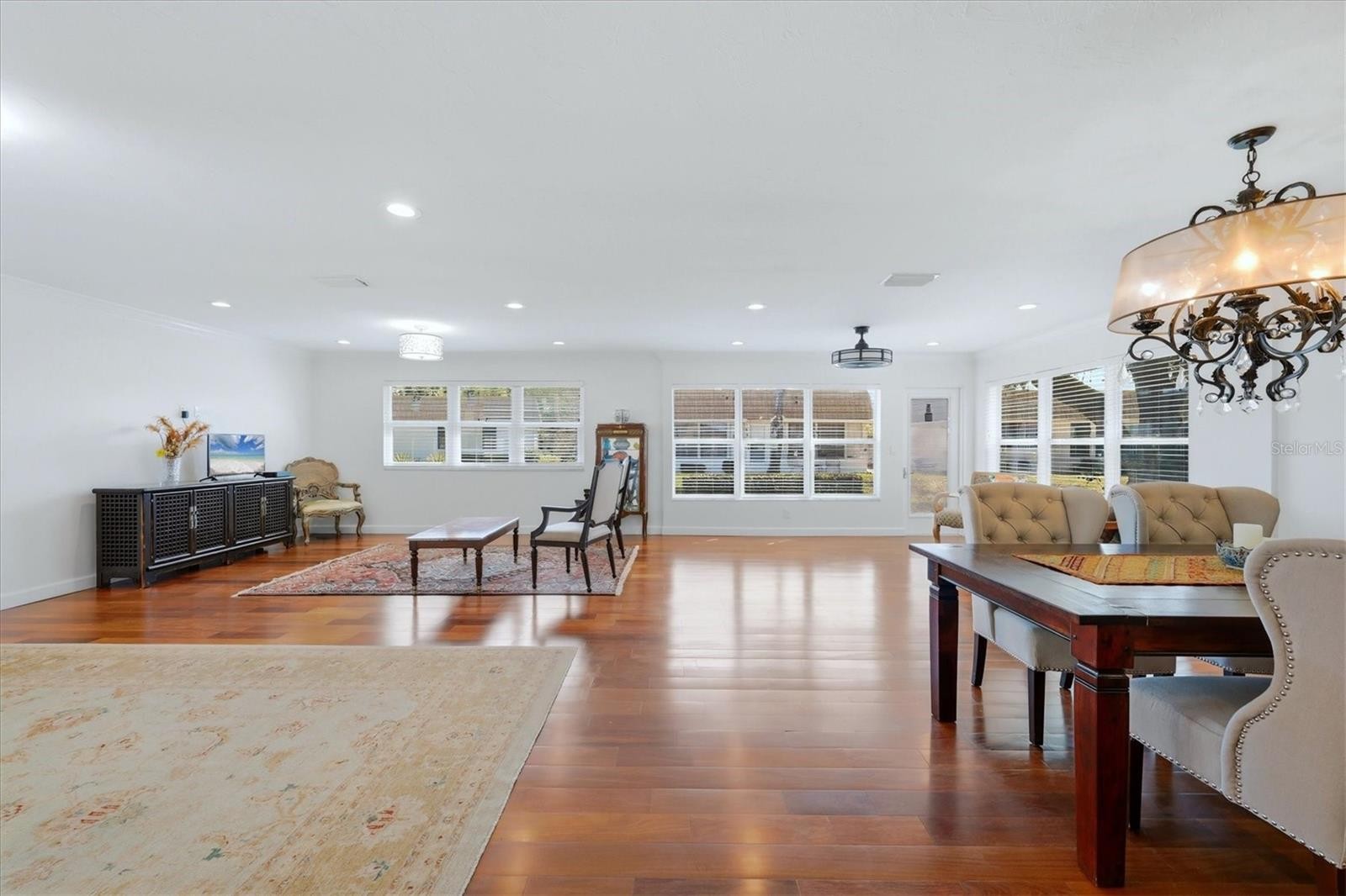 2713 RIVERBLUFF CT #V101