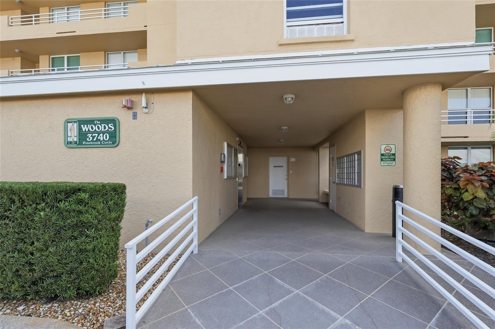 3740 PINEBROOK CIR #104