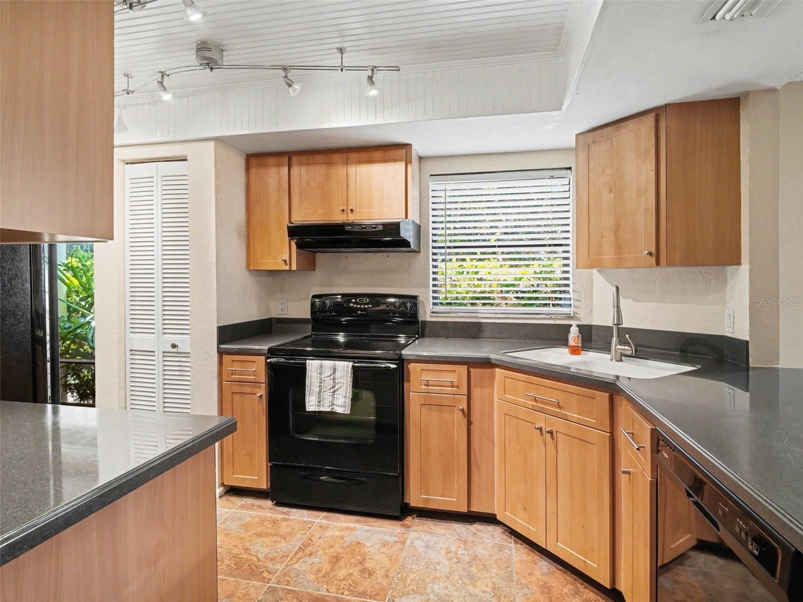 7205 CURTISS AVENUE 1A AVE #1A