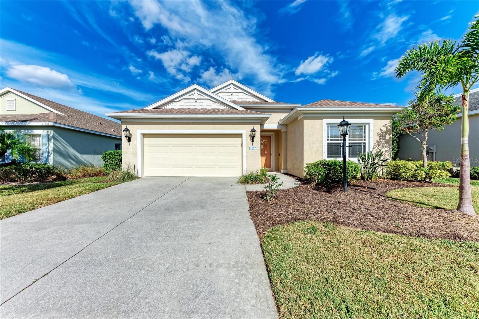 1422 Blue Horizon Cir