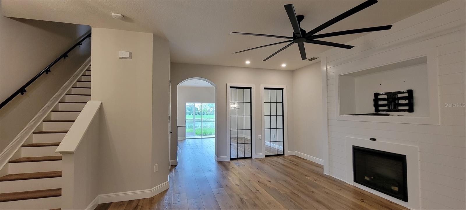 3806 PARKRIDGE CIR #21-105