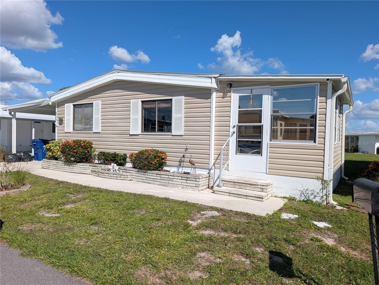 833 CERVINA DR S