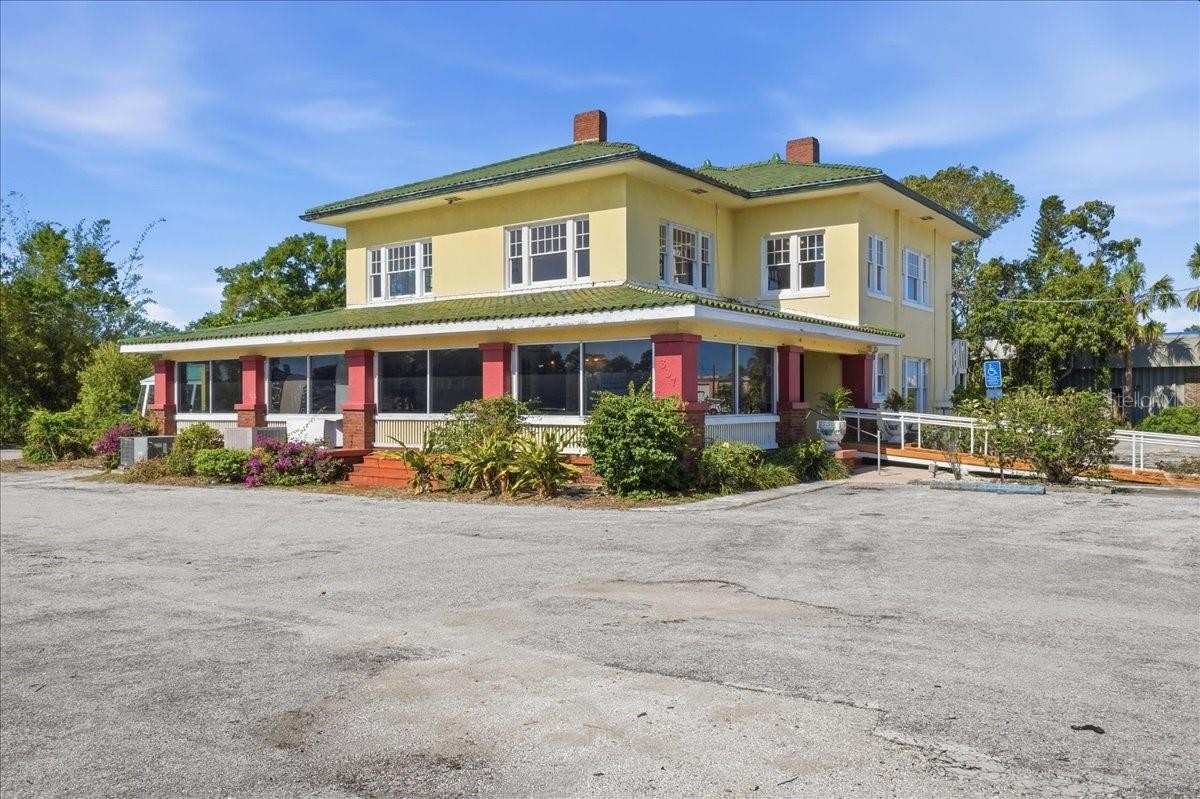 337 8TH AVE W