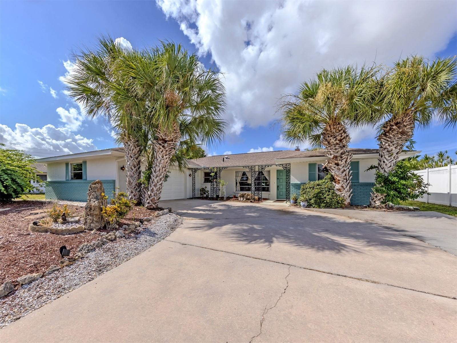 1480 LAKESIDE DR