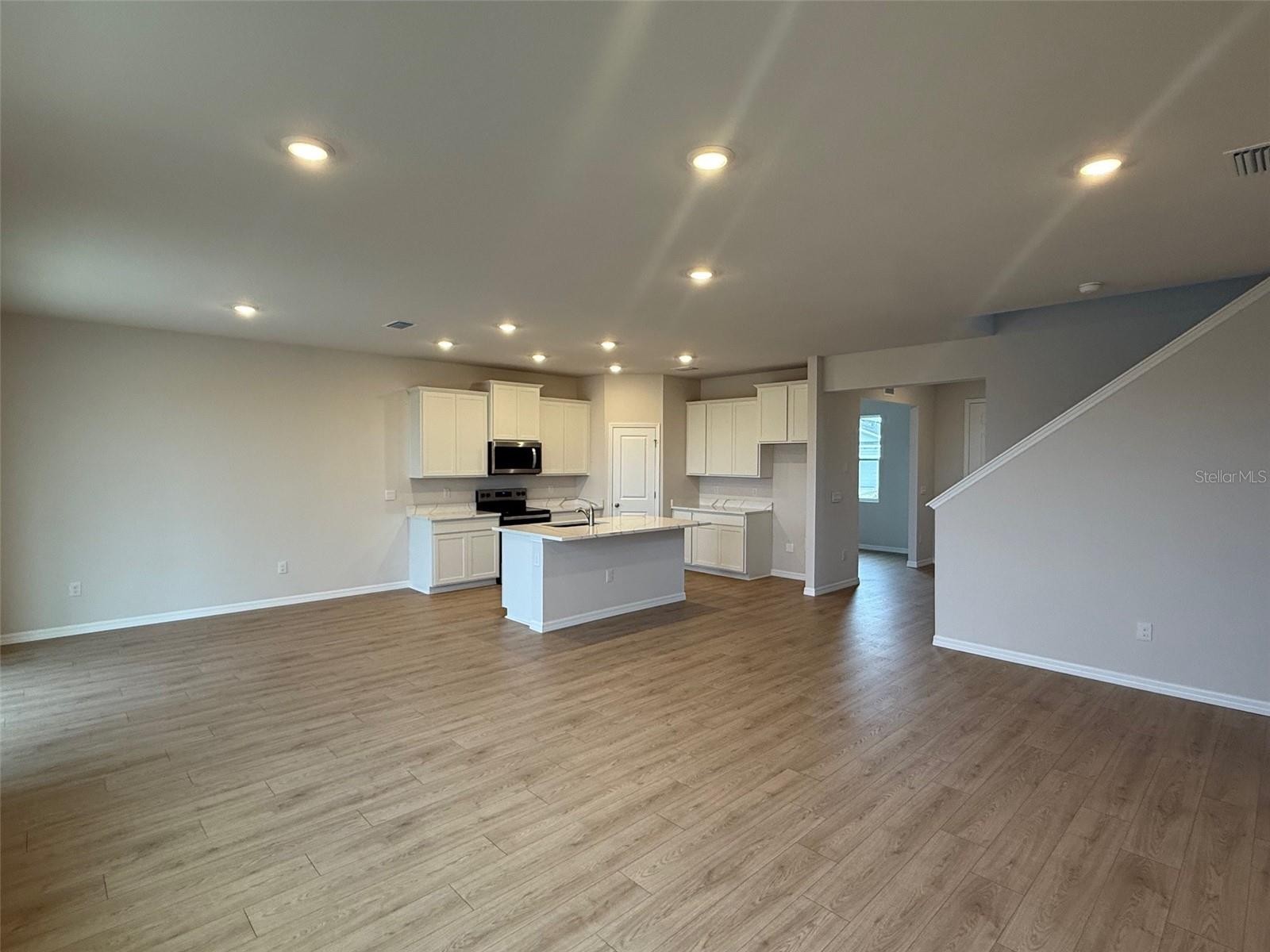 5524 SILVER MOONLIGHT DR