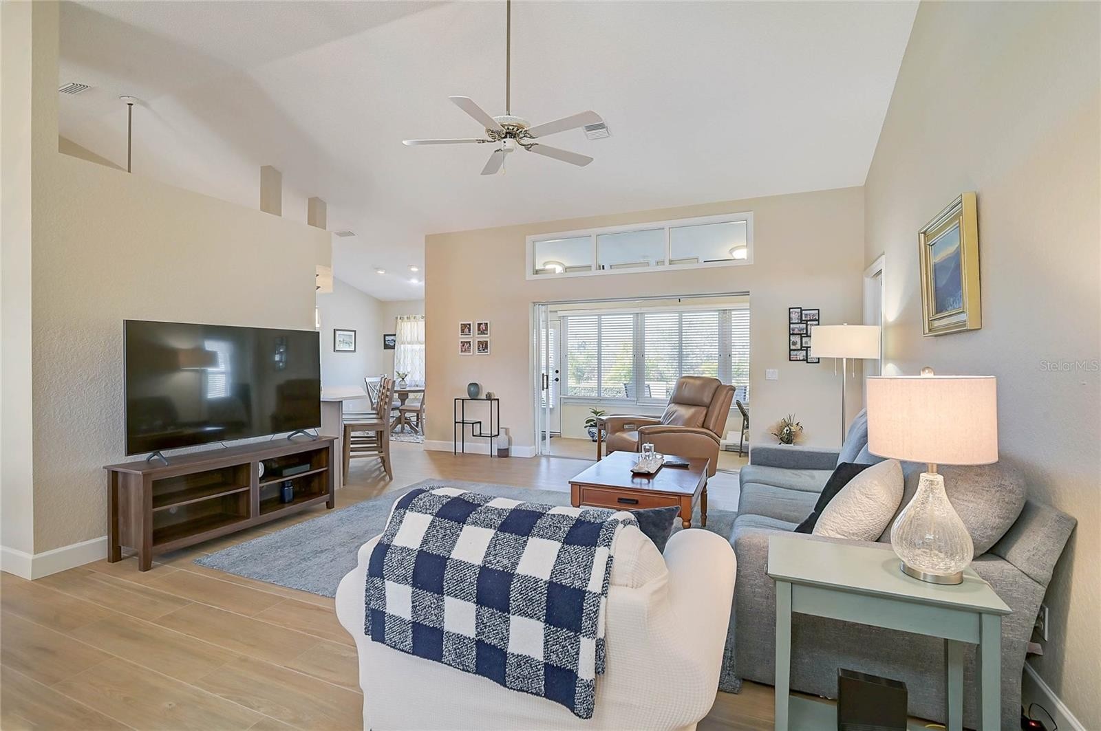 426 BERMUDA ISLES CIR