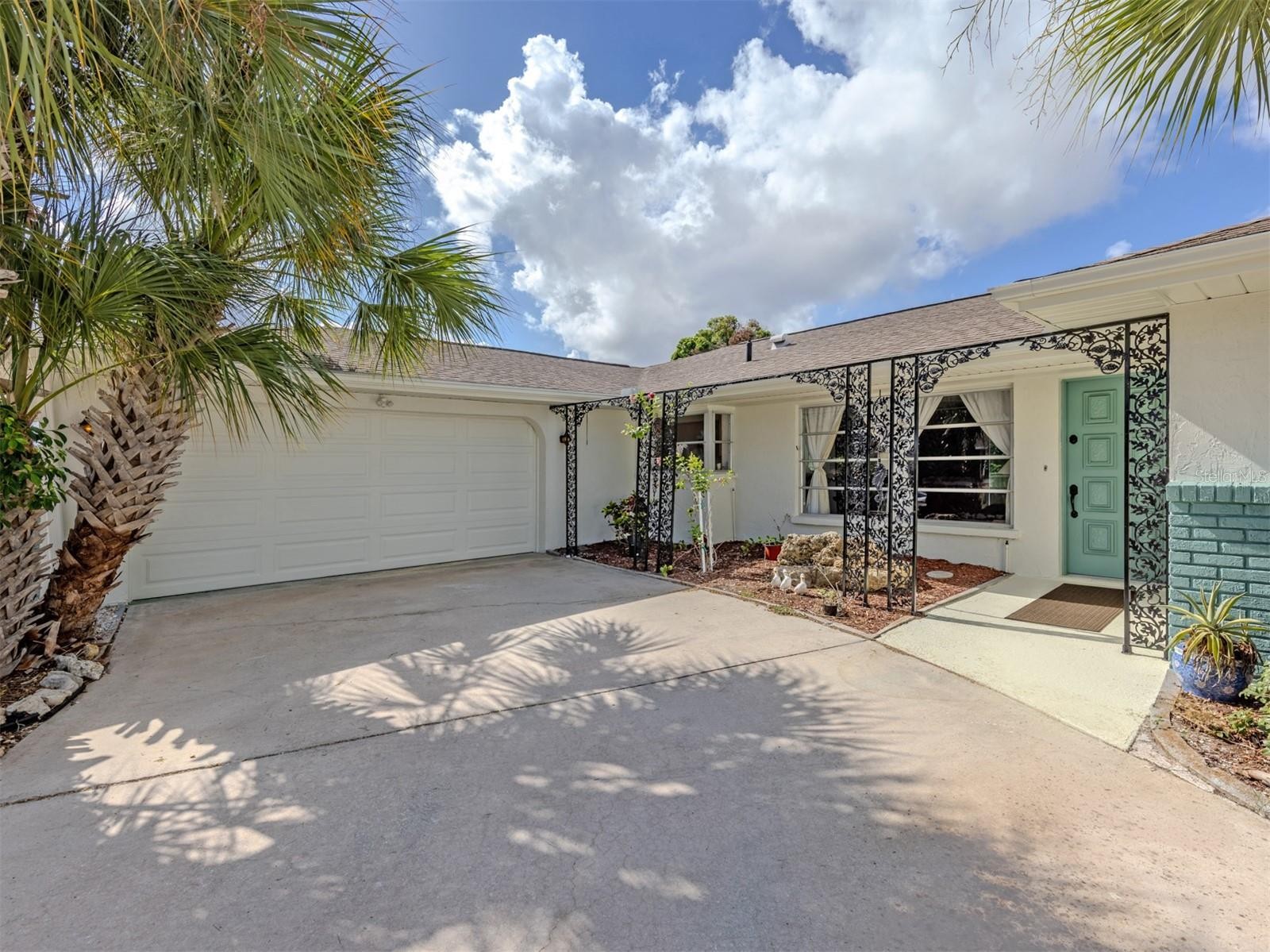 1480 LAKESIDE DR