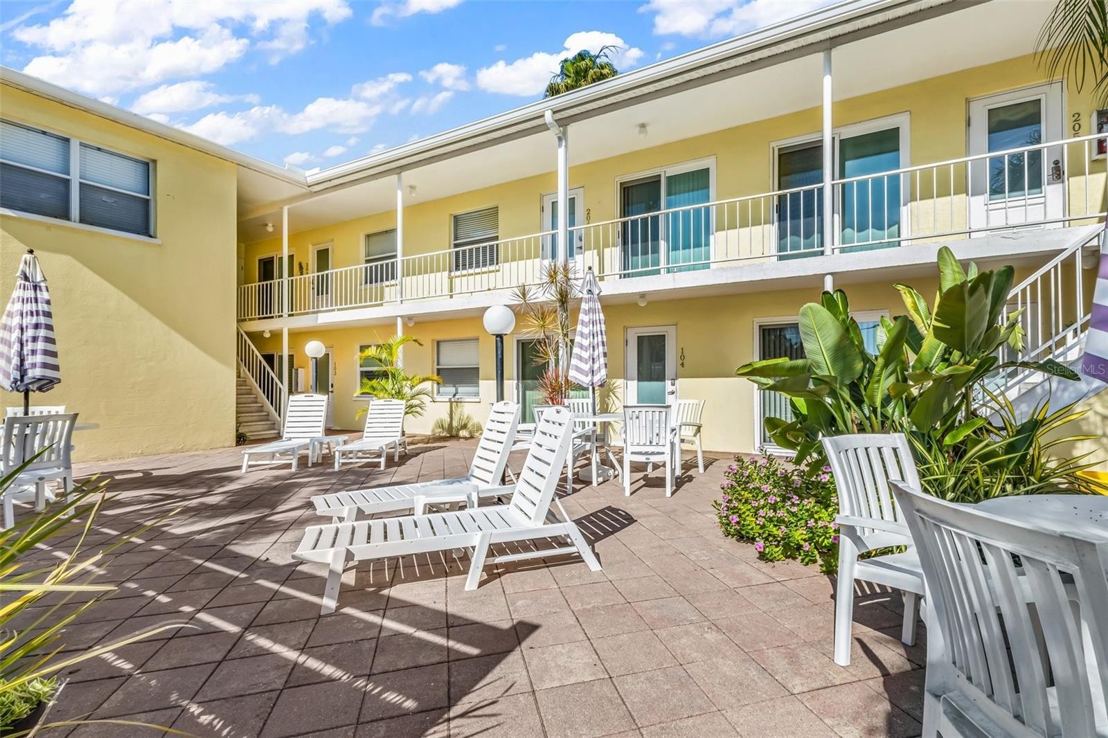 700 W VENICE AVE #206