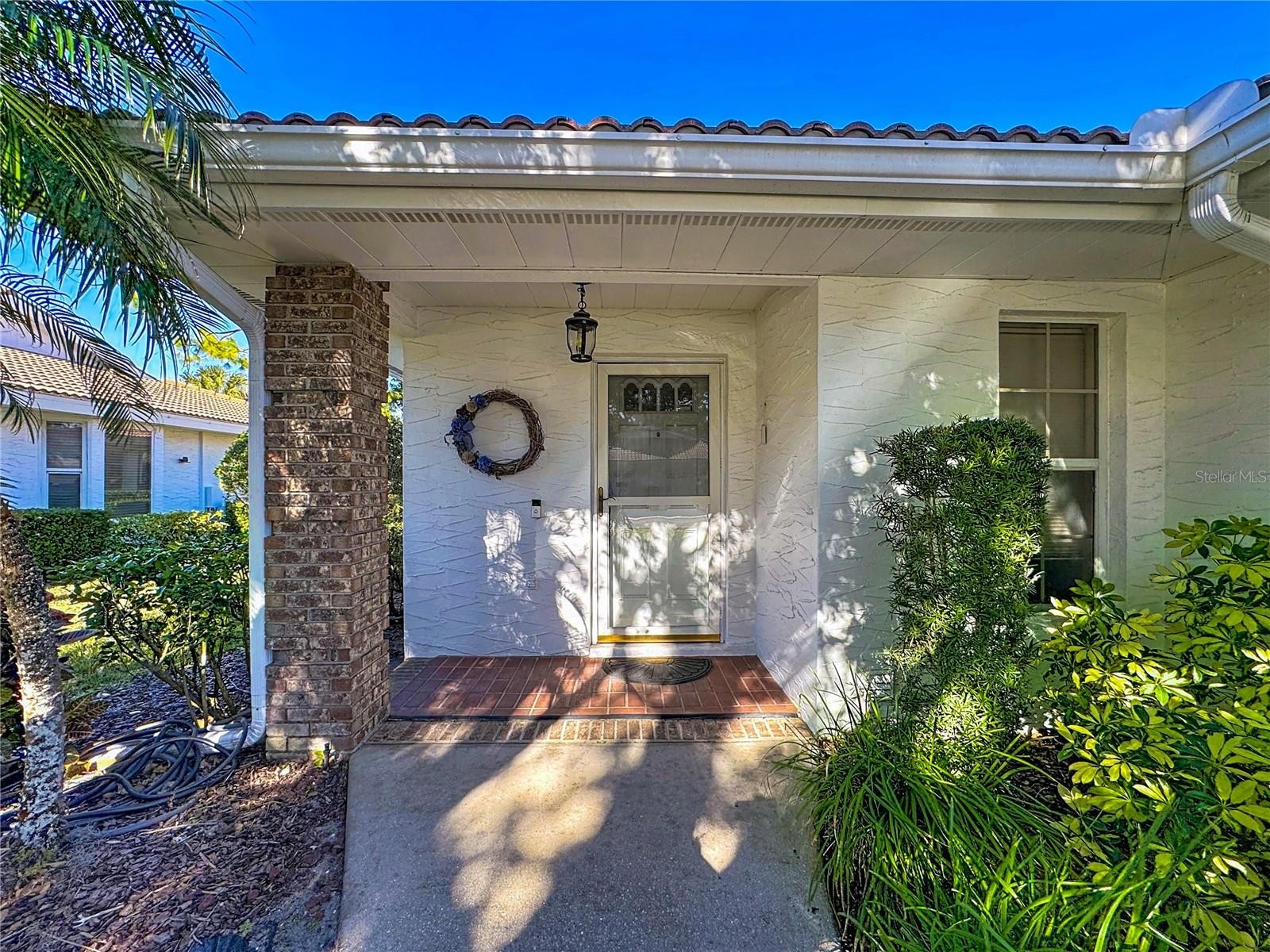 5611 GARDEN LAKES DR