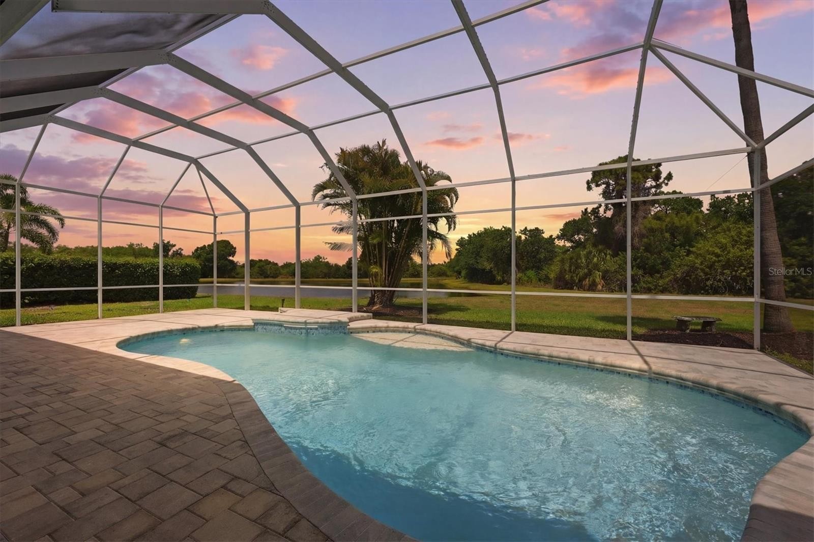 8115 PLANTERS KNOLL TER