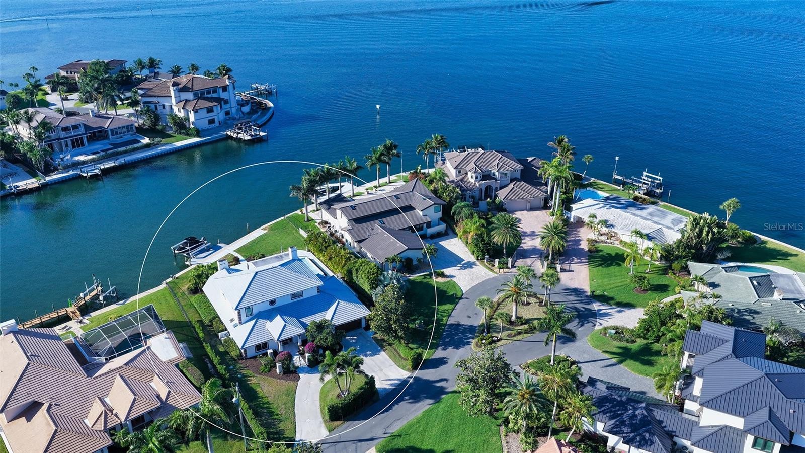 7689 COVE TER