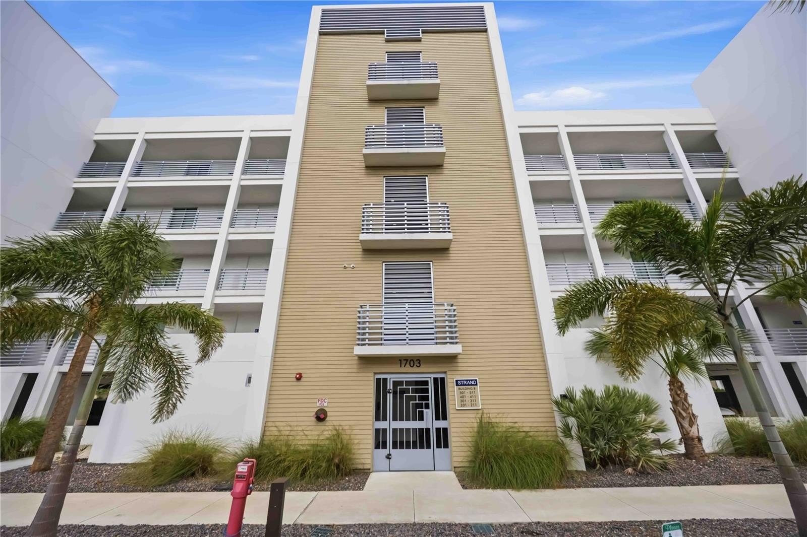 1703 N TAMIAMI TRL #406