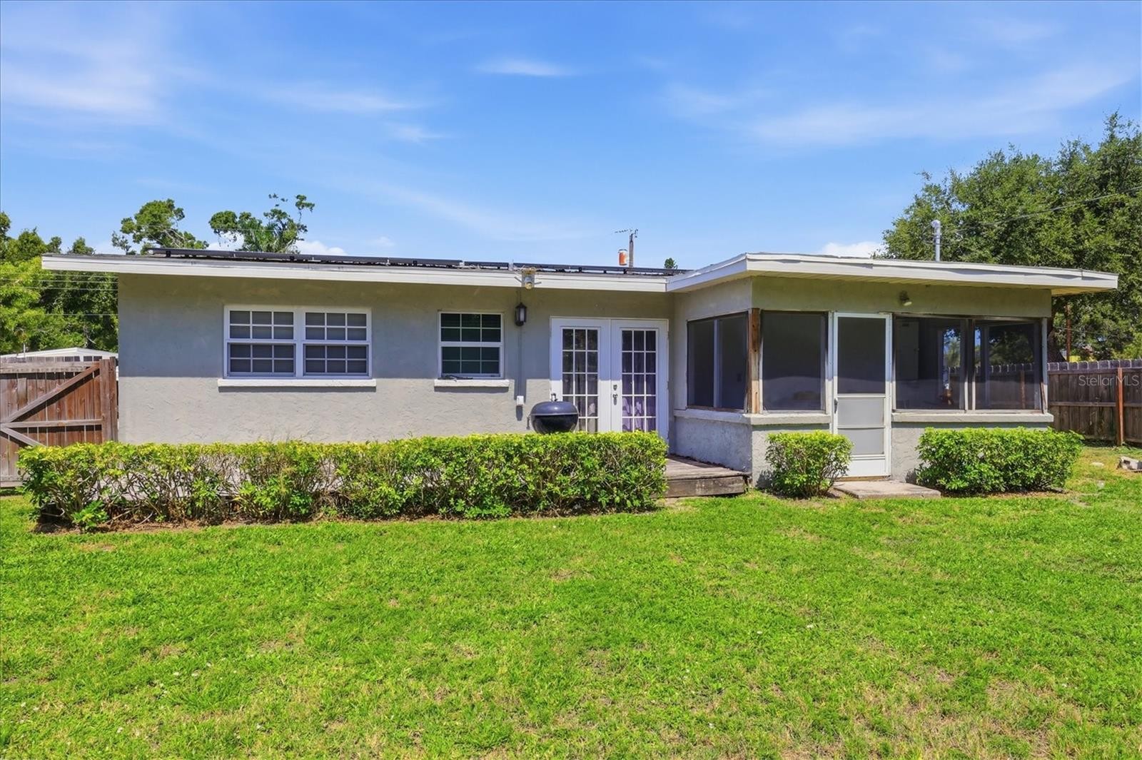 910 16TH AVE W
