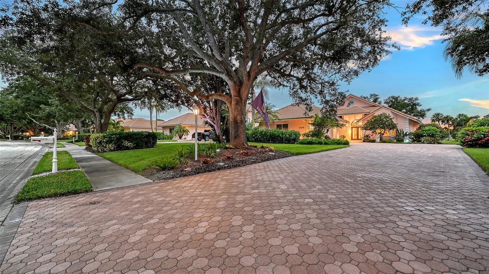 5476 GOLF POINTE DR