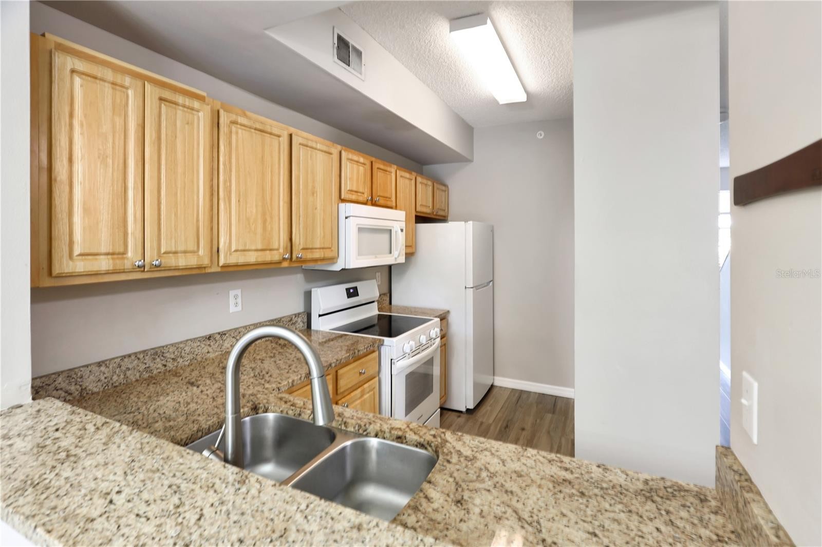 5700 BENTGRASS DR #16-211