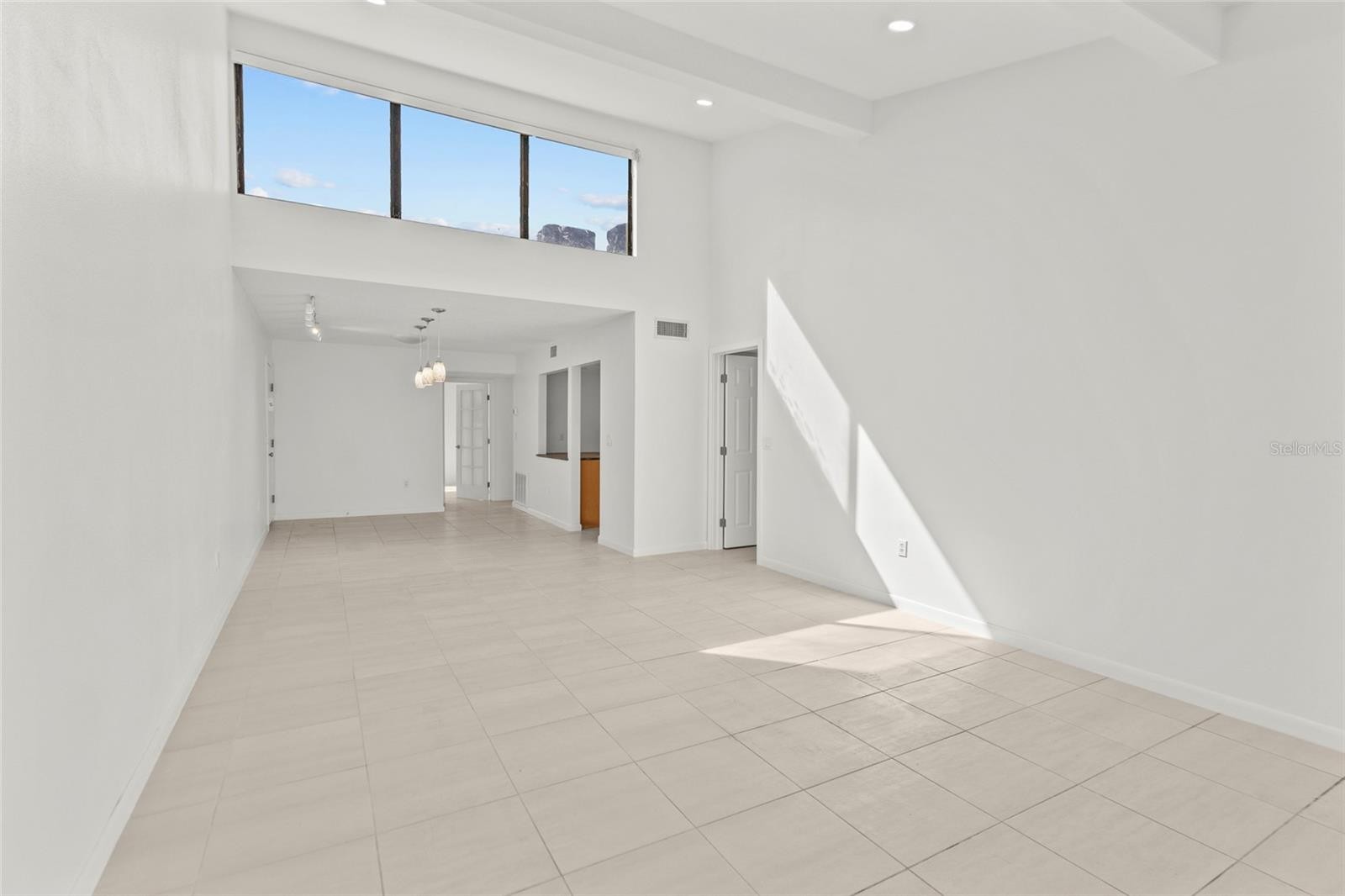 1511 PELICAN POINT DR #279