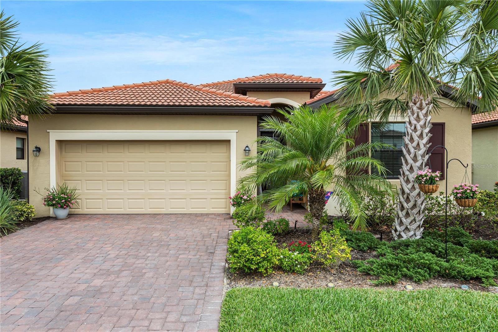 19336 BLUFF DR