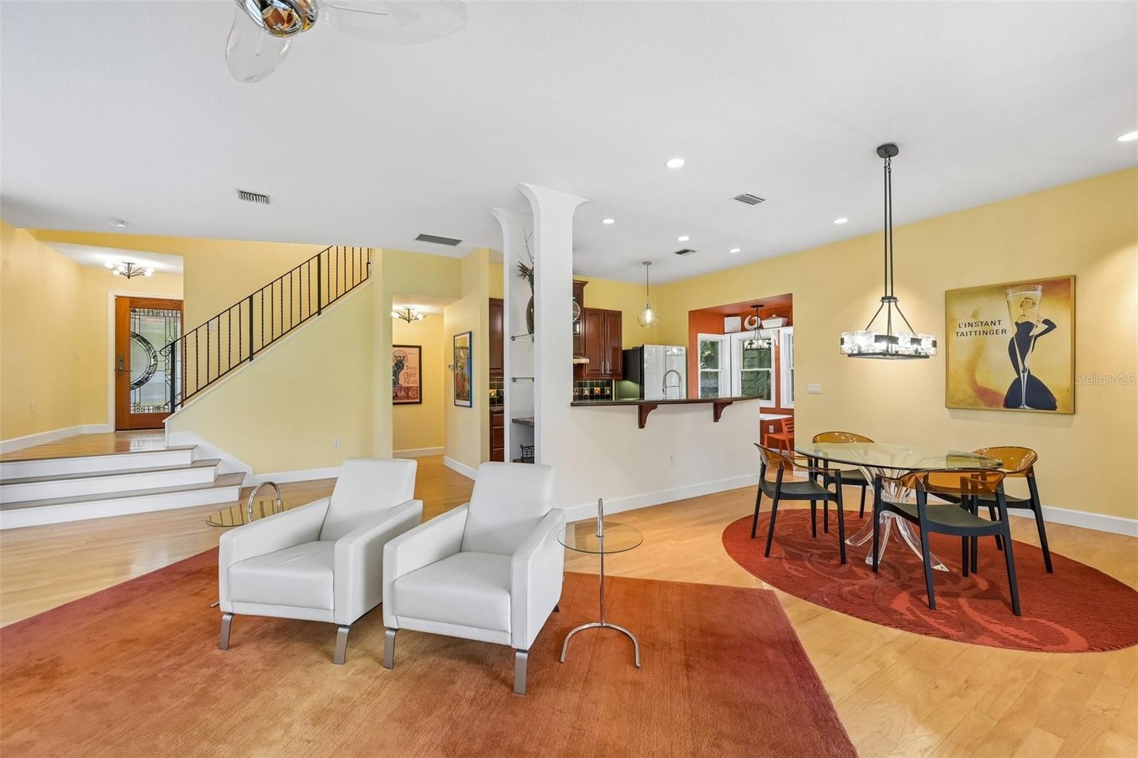 817 OAK VISTA DR