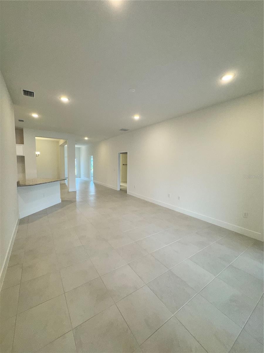 2675 AVERLAND LOOP