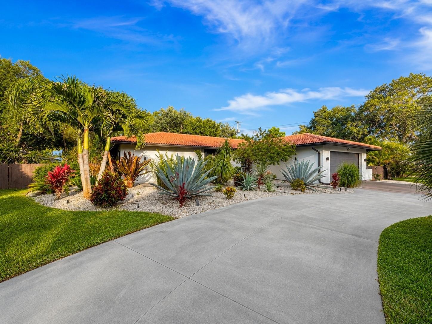 392 W ROSSETTI DR