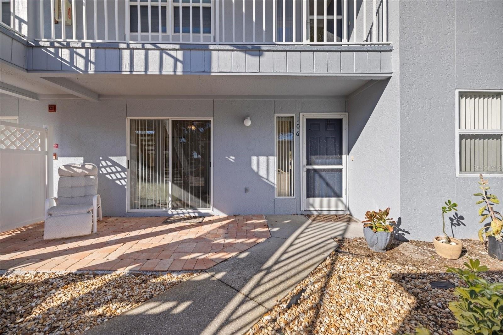 880 BIRD BAY DR W #106