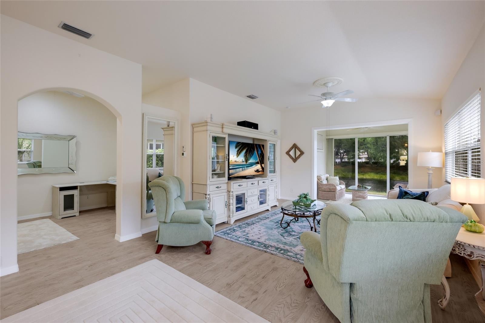 216 VISTA DEL LAGO WAY