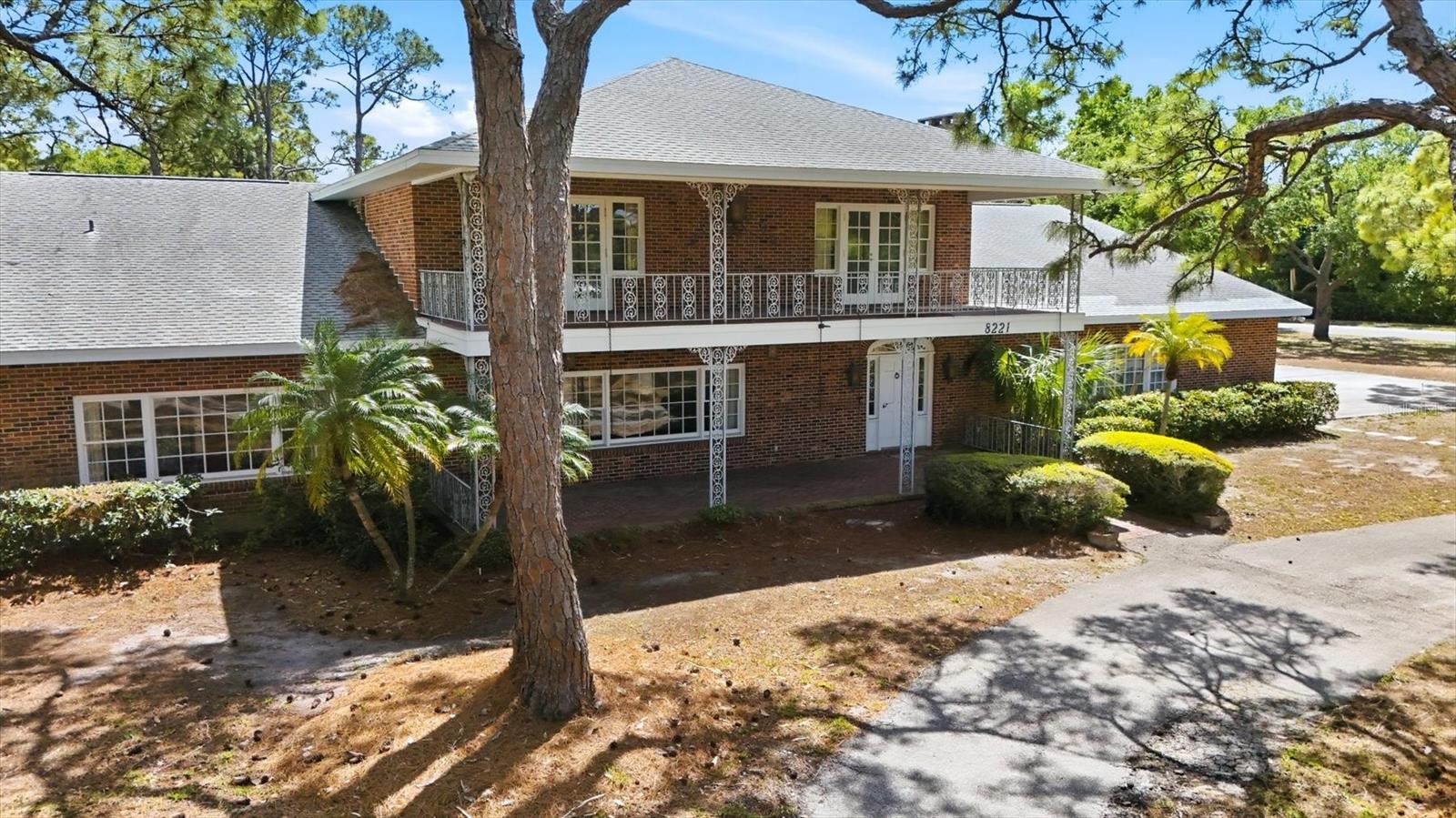 8221 DESOTO MEMORIAL HWY