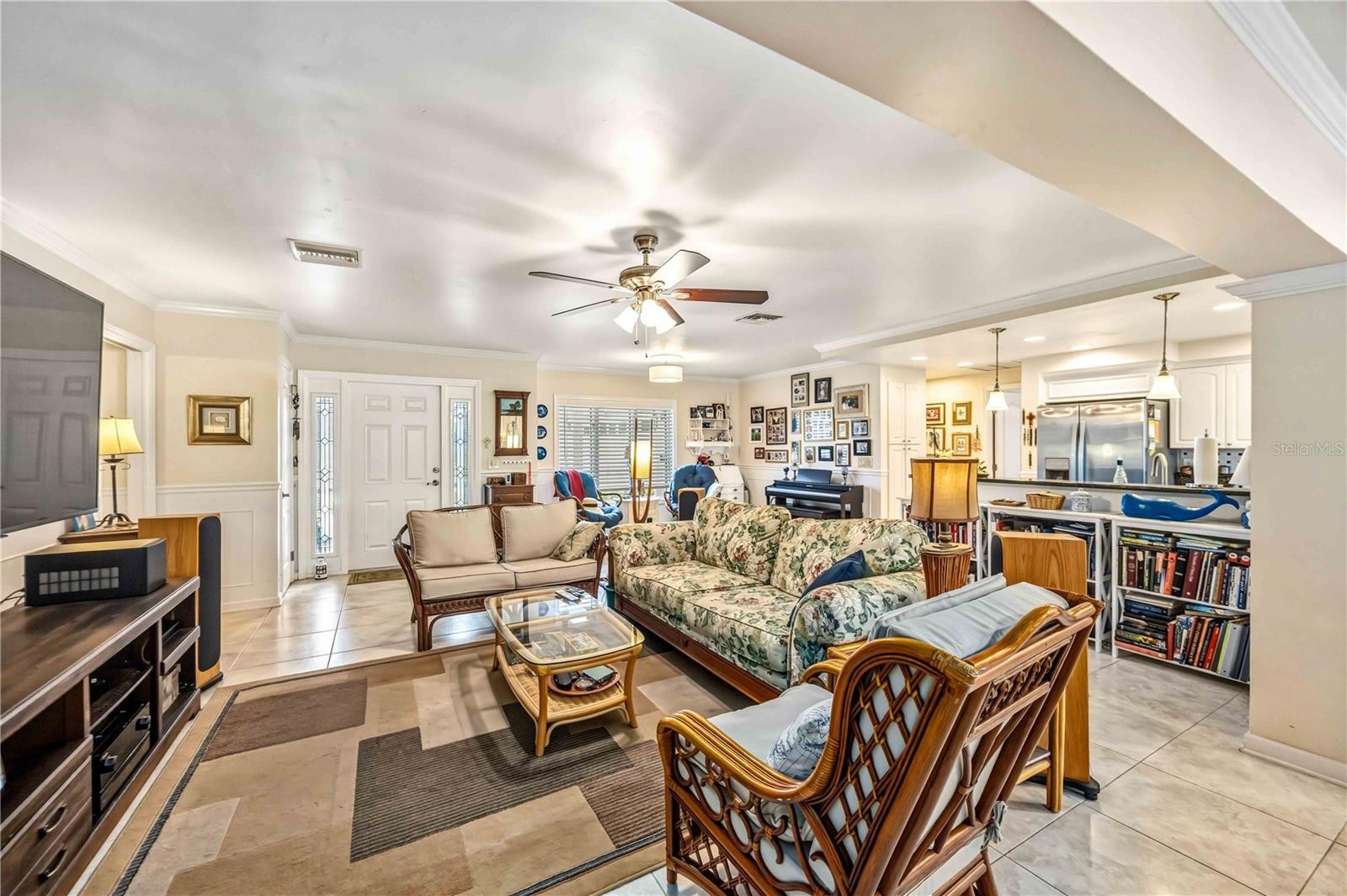 816 S GONDOLA DR