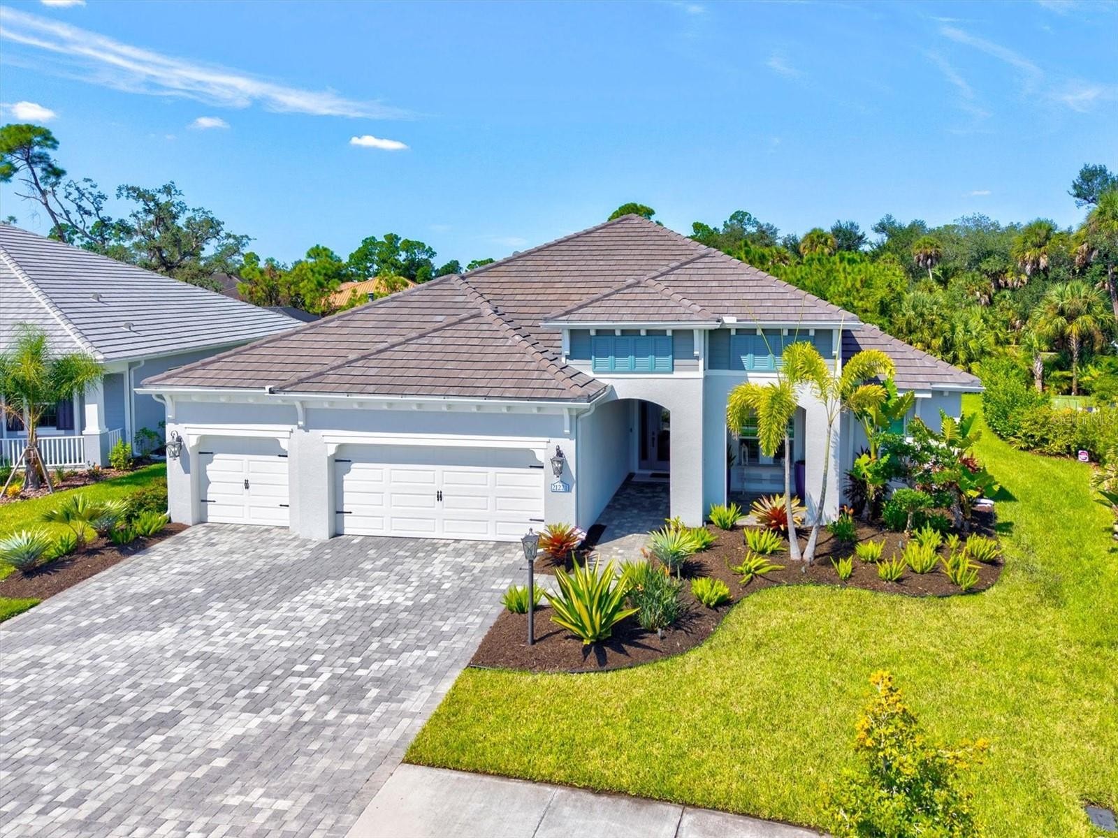 21221 HOLMES CIR