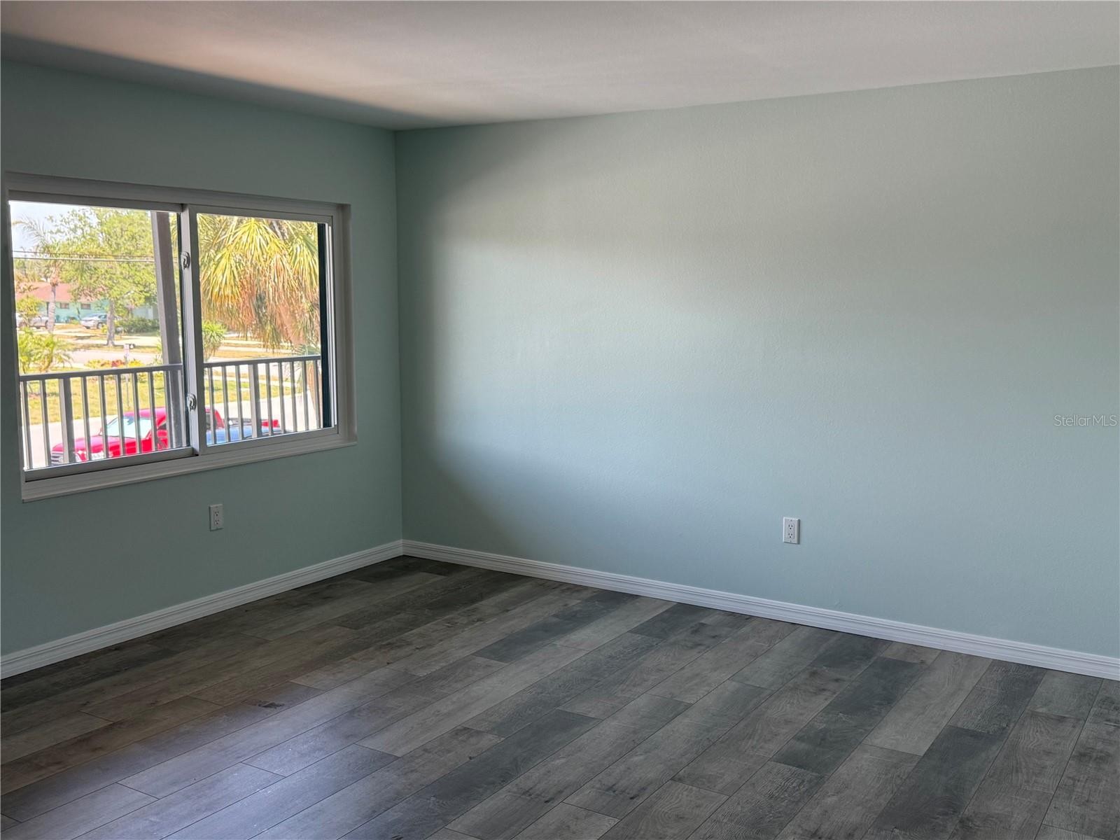 1258 BARBARA DR #202