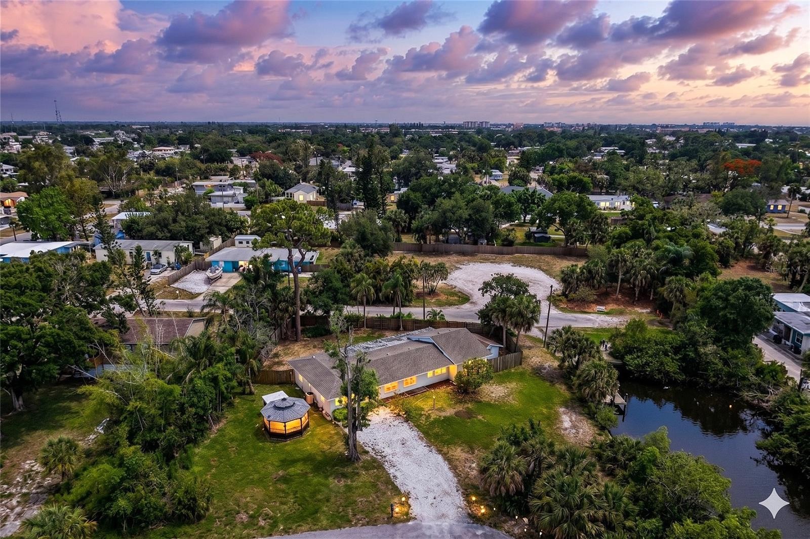 807 LUCILLE AVE
