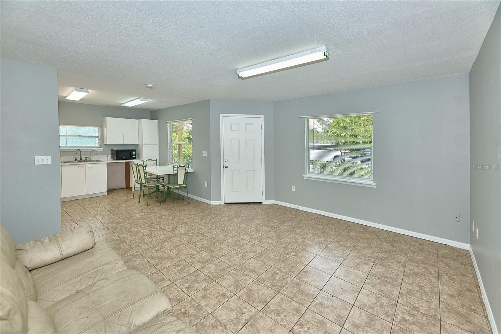 212 13TH AVE W