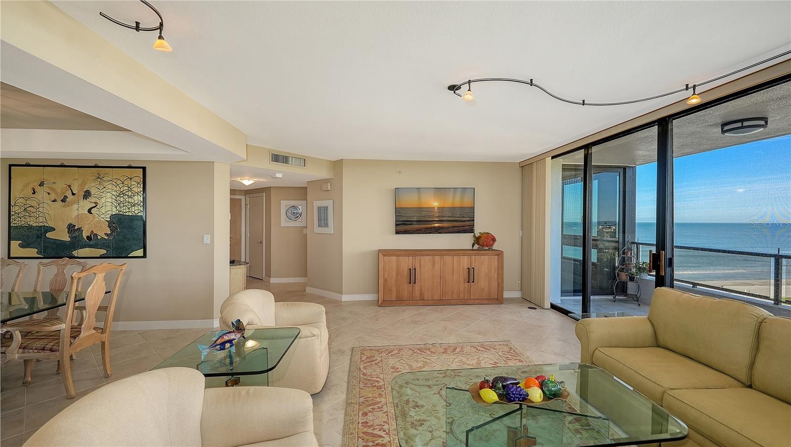 585 SANCTUARY DR #B502