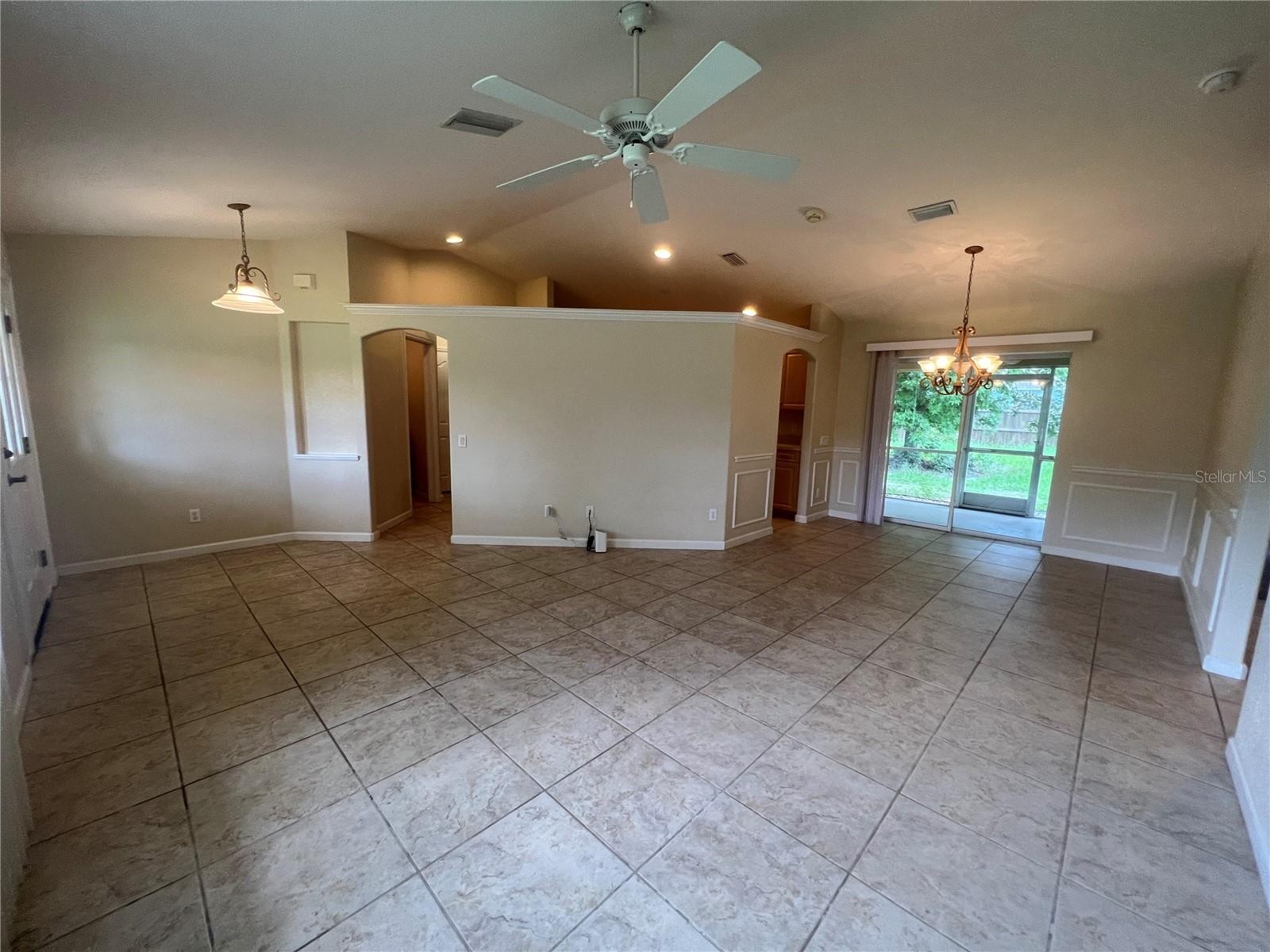 1651 S CRANBERRY BLVD