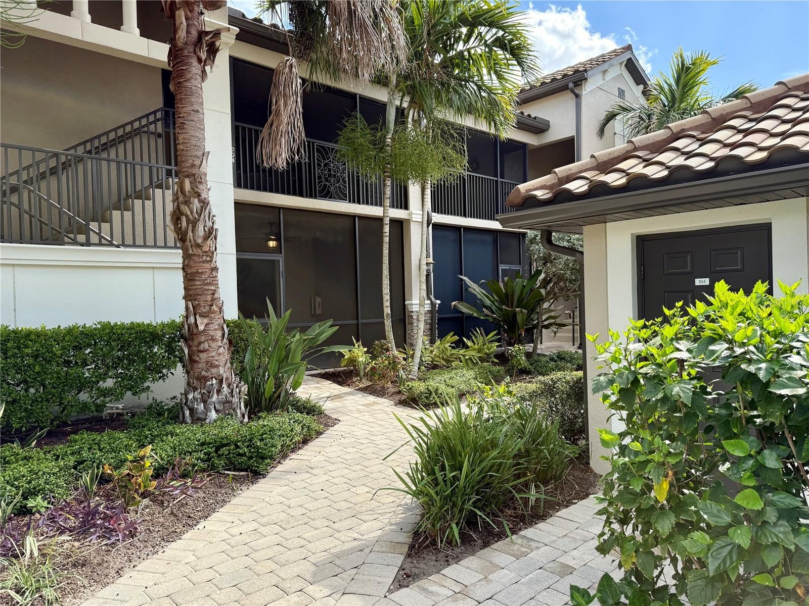 5538 PALMER CIR #104