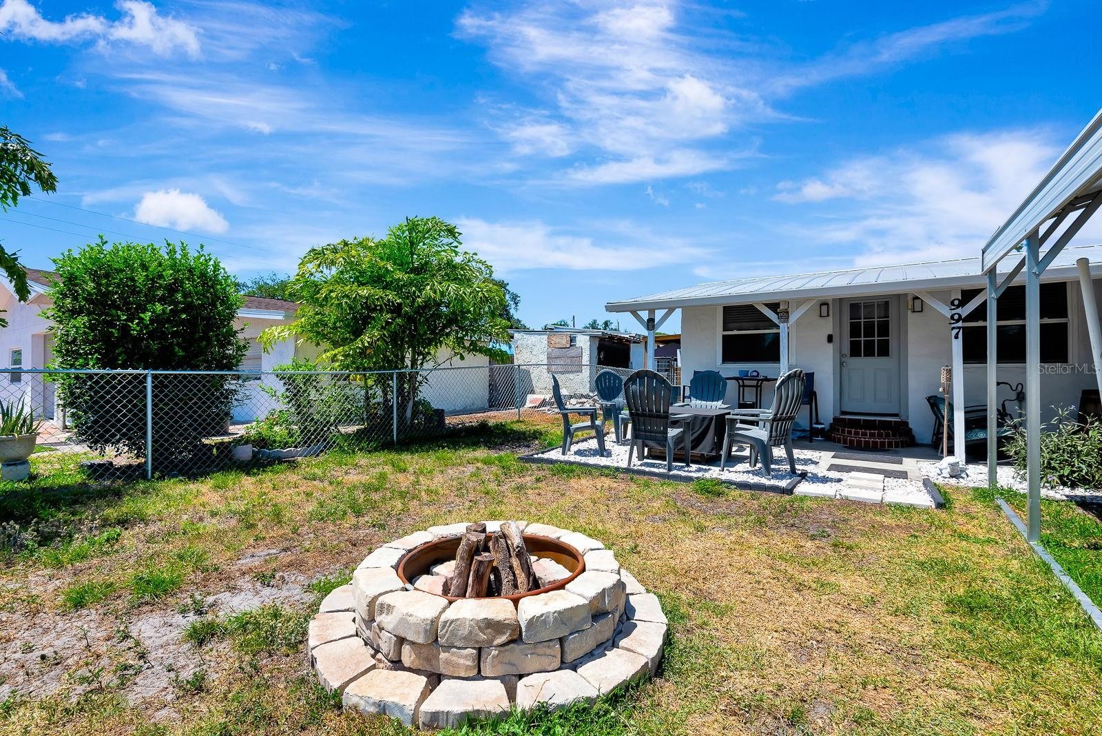 997 28TH AVENUE DR E