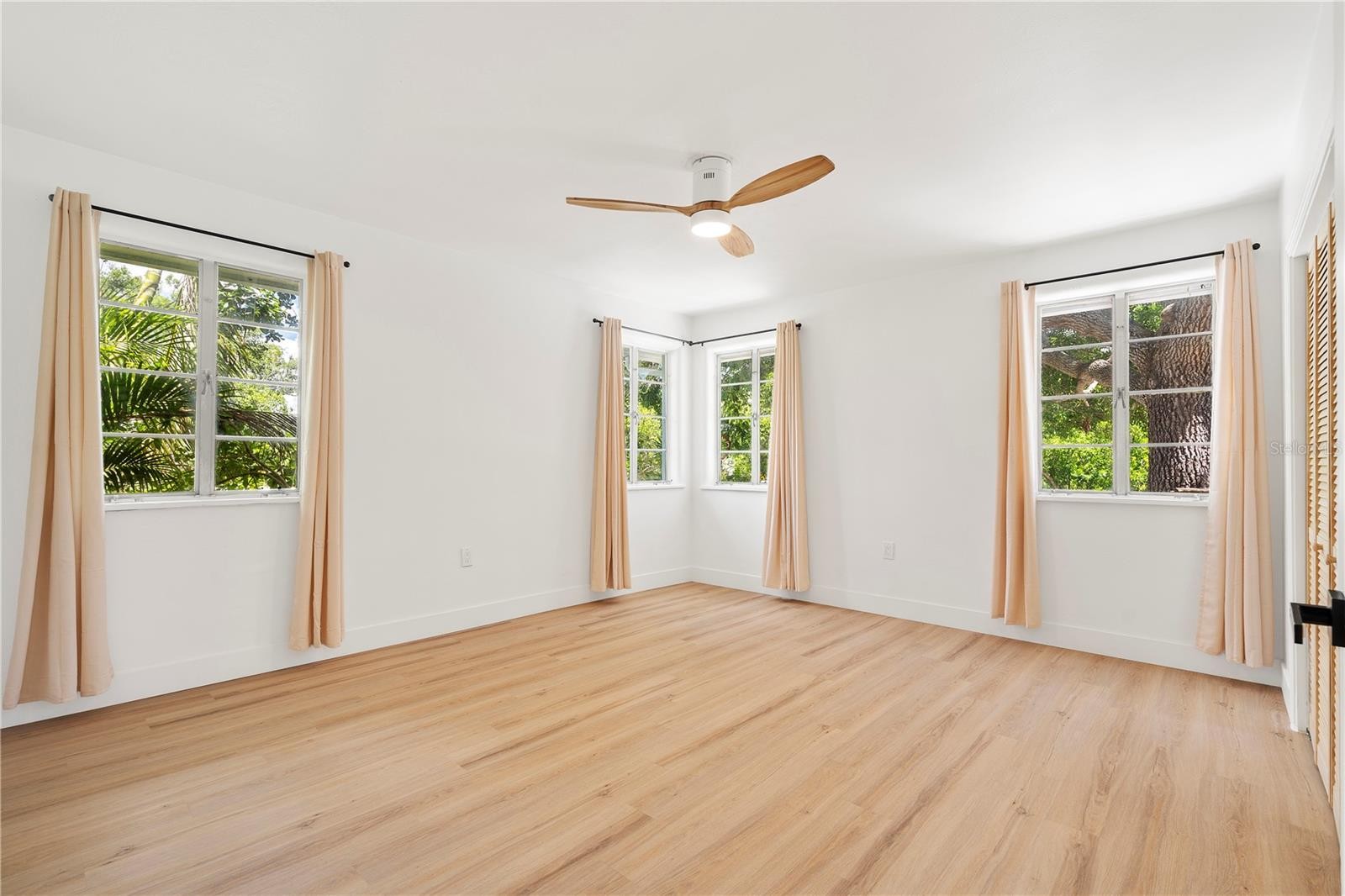 2002 VIRGINIA DR