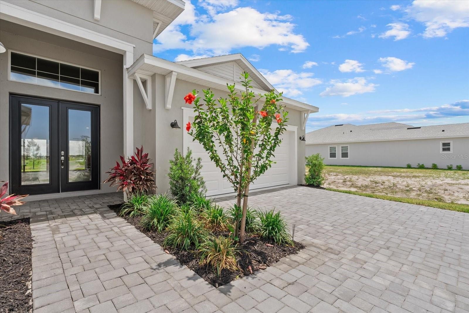 8668 SALMAR LOOP
