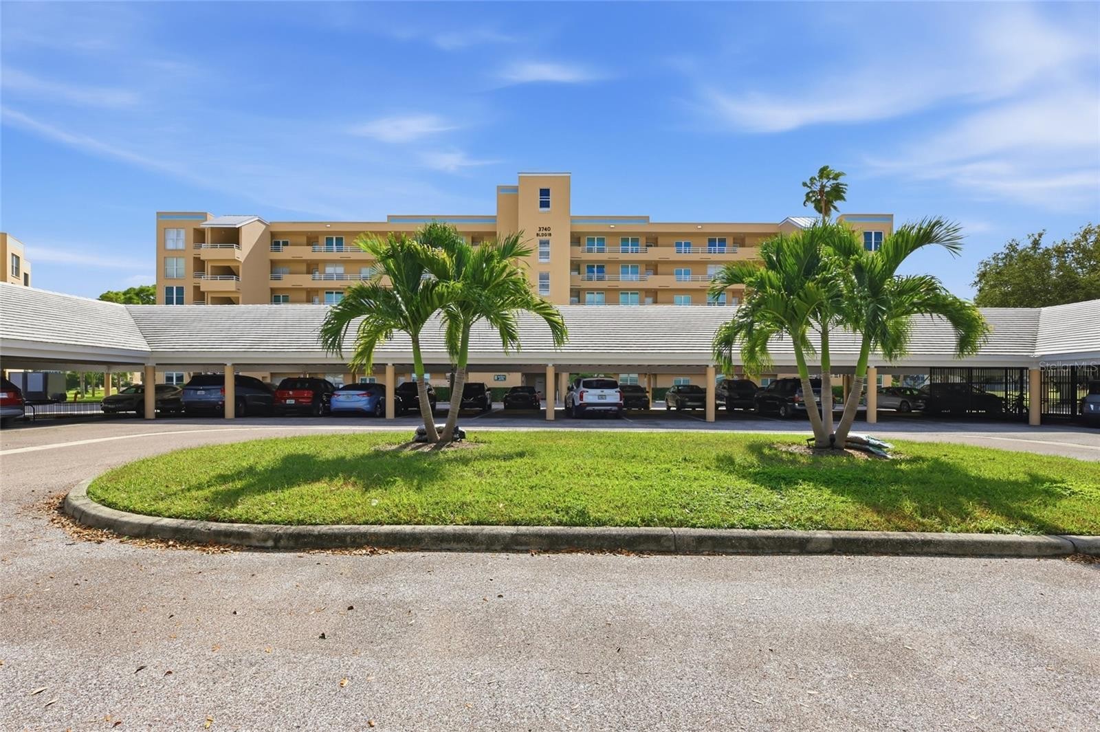 3740 PINEBROOK CIR #104