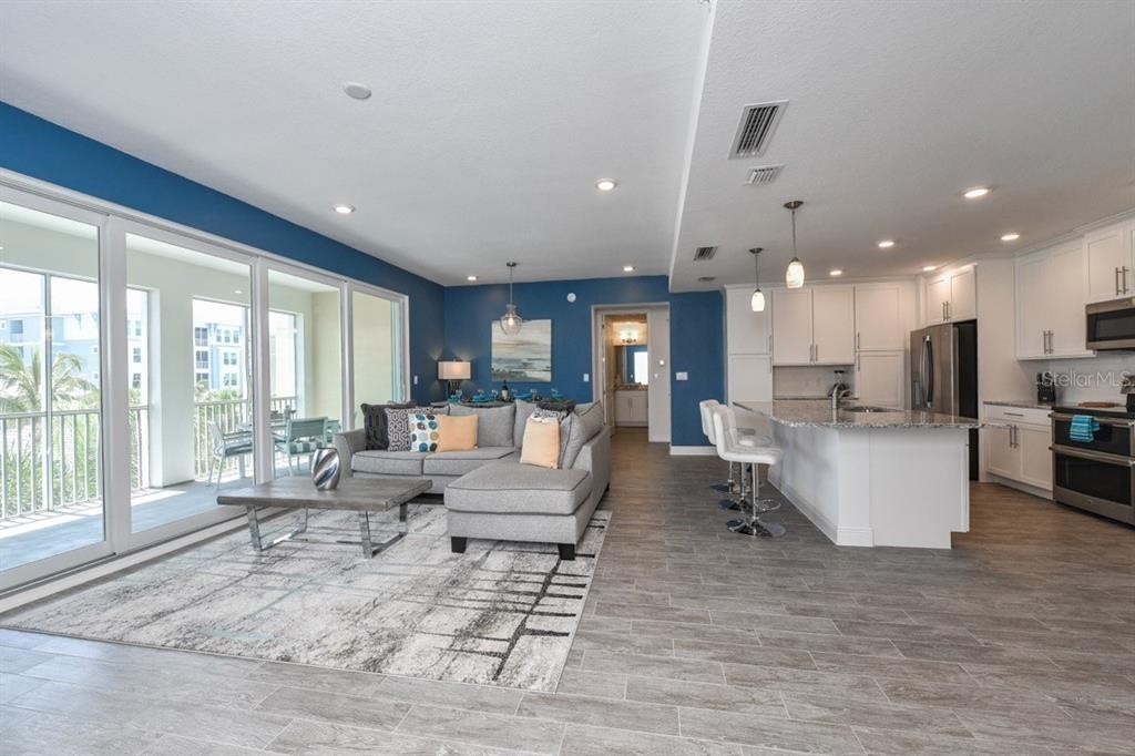 384 ARUBA CIR #201