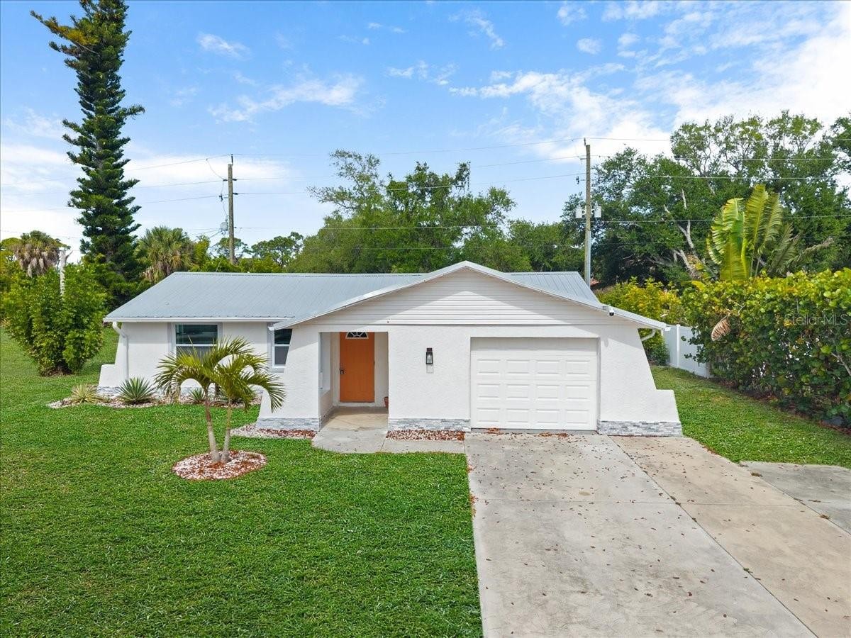 2580 SHAMROCK DR